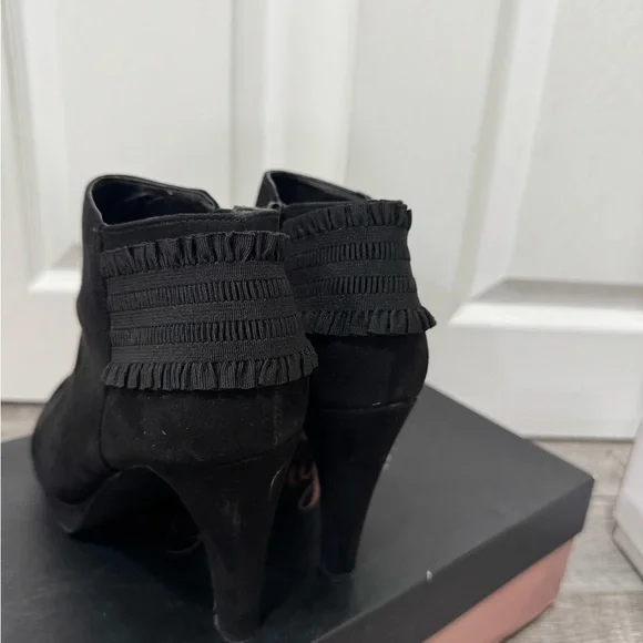 Fergie Women's Black Ankle Boots - Picture 2 of 2